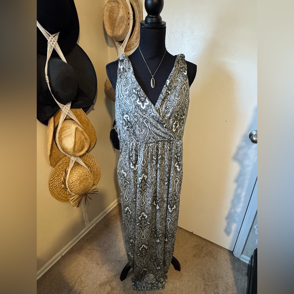 Simply Styled Olive Green, Black and White Paisley Print Knit Maxi Dress